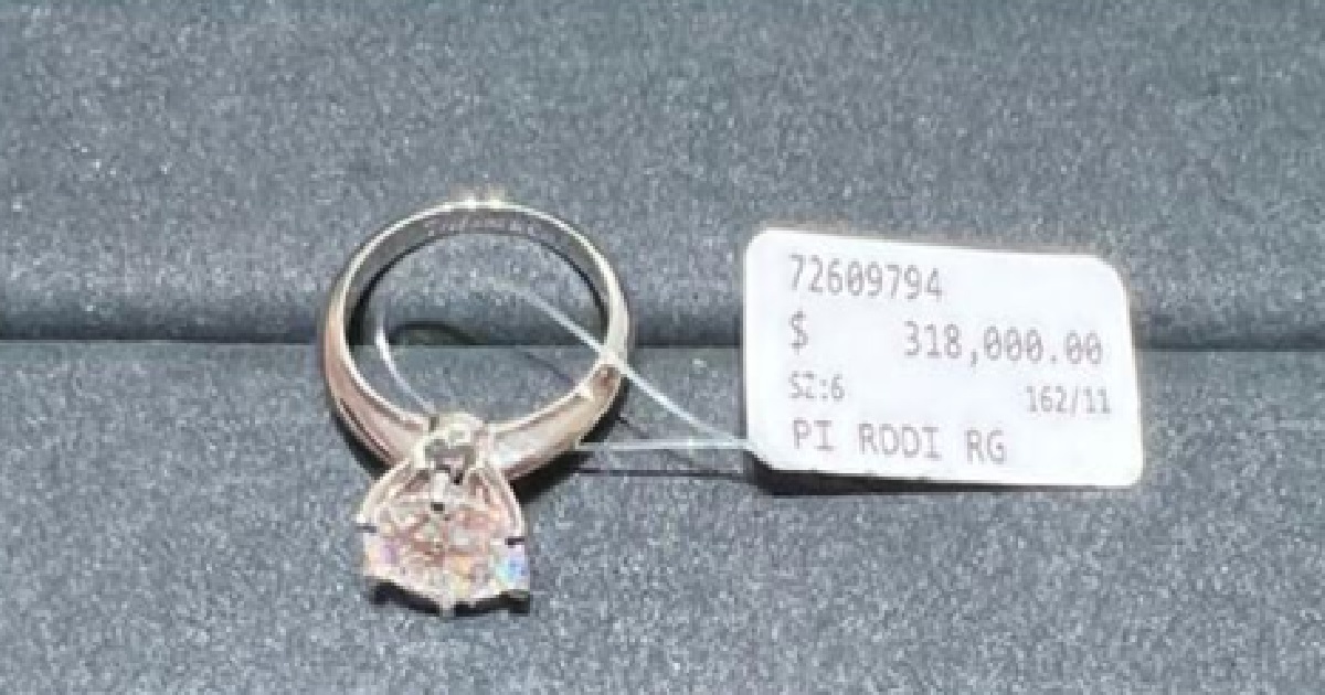 EXPERT THIEF USED SLEIGHT OF HAND TO STEAL 320K DIAMOND RING