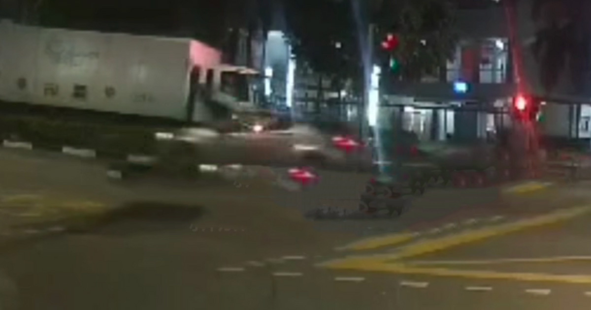 CYCLIST DIES AFTER GETTING HIT BY CAR IN BUGIS, PEDESTRIAN LIGHT WAS RED