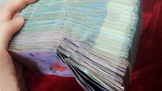 Thai Girl Showing Off Her “Flower Money” After “chopping” SG and MY Guys