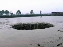 Farmer Lost 25 Tonees Of Fish To Sinkhole(video)