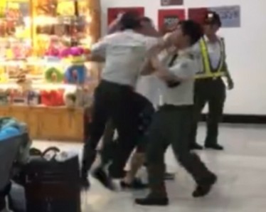 Vietnam Corrupted Custom Force China Tourist To Pay Money To Board Plane(video)