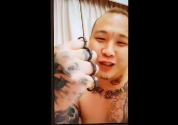 Singapore 369 Gangster Wants To Fight With Knuckle Duster Part 1