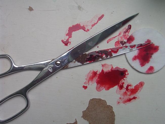 Bedok Mad Men Attack Random Woman’s Hair With Scissors