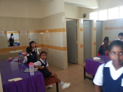 Malaysia Non-Muslim Students Have To Eat Lunch In Toilet During Ramadan