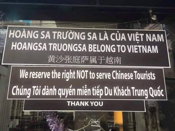 Racist Vietnam, “reserve the right not to serve PRC” on notice board