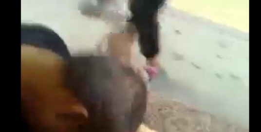 Malay gangster attack singapore beggar (Video)