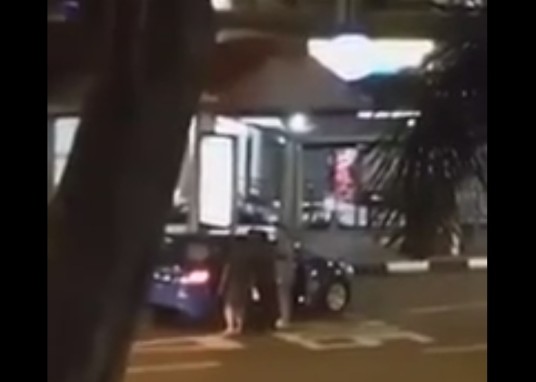 Drunk Men Fight At Changi Village