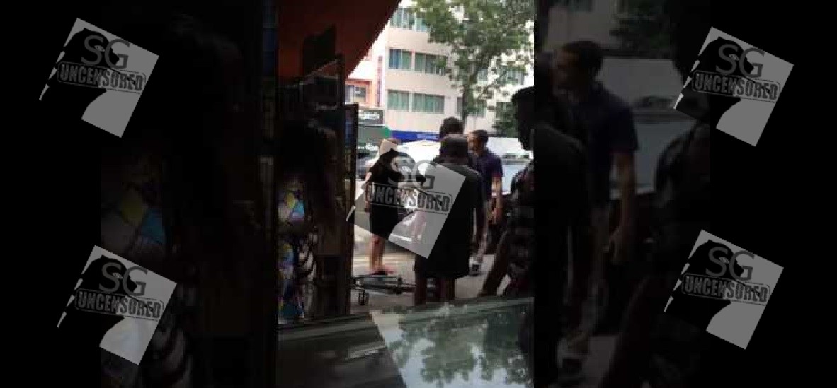 Crazy Geylang Minah Slap Elderly After he rings his bicycle bell(VIDEO)