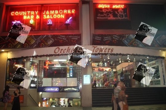 Orchard Tower girl grab my crotch and don’t want let go