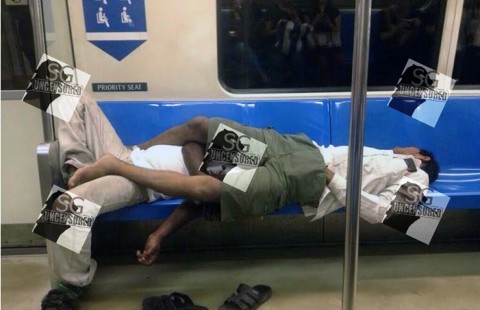 Bangla Workers Sleep In Train While Rubbing His D*CK