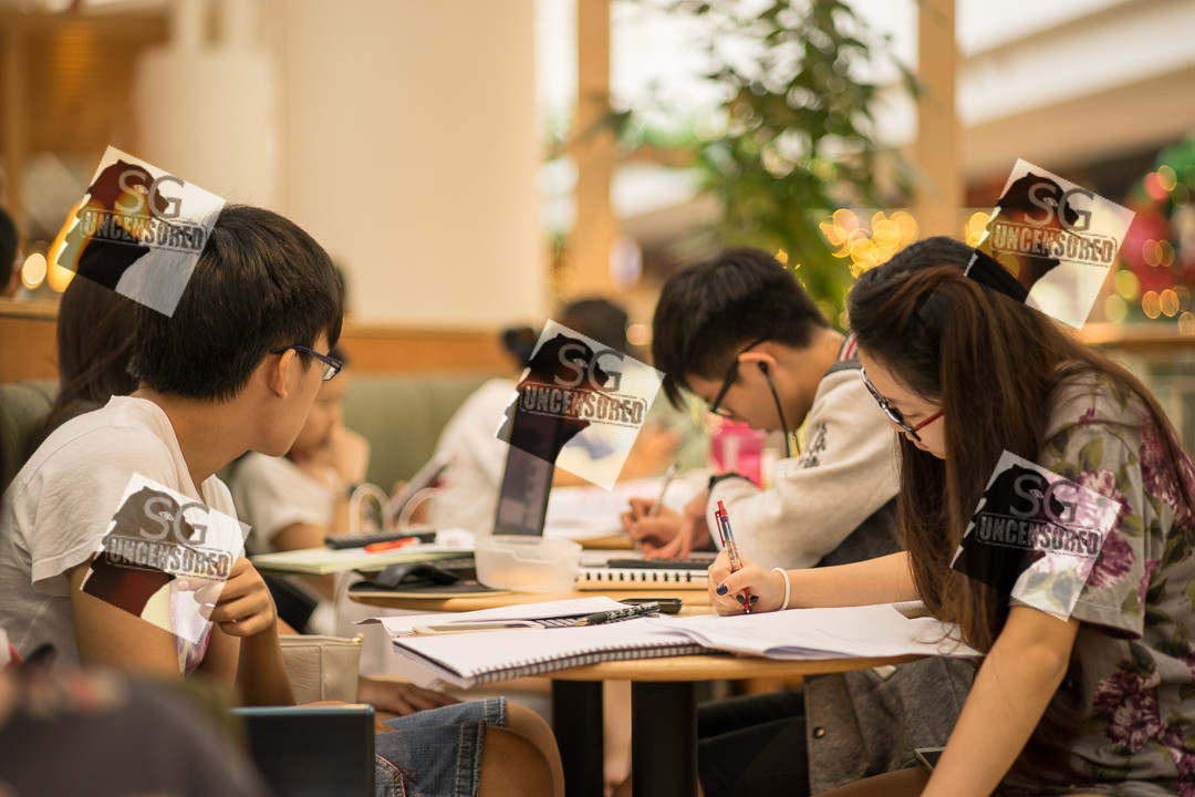 Seat-hogging students causing the loss of profit at cafes
