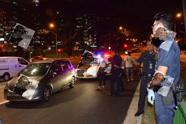 Drugs And Parang At Telok Blangah Car Chase 5km. One Person Knock Over!!!!