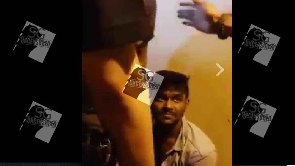 Foreigners holding bicycle chain acting aggressively at Boat Quay.(Video)