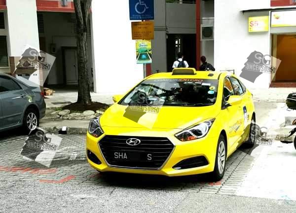 Inconsiderate Taxi Driver at tampines block pathway for handicapped!