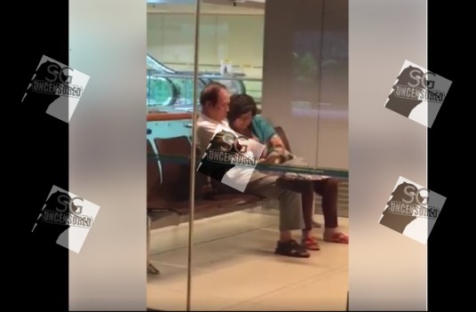 SG OLD COUPLE Touch Each Other Enjoying A Good Time In Public(VIDEO)