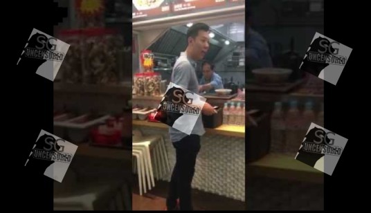 SG Man Smell Of Alcohol Insult GF In Public (Video)