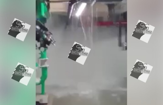 Flooding in Bencoolen MRT station!!!!!! (VIDEO)