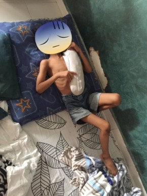 Rental HDB 1 room flat with 3 children hoping for clothing