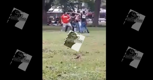 Foreign Workers Fighting Outside Kallang MRT(Video)