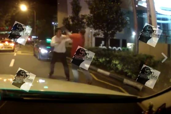 Ang Moh Fight With Taxi Driver Road Rage Near Middle Road? (VIDEO)