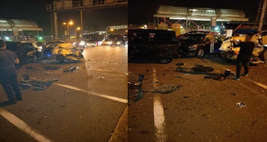 WOODLAND CHECKPOINT MAJOR ACCIDENT THIS MORNING 1 BUS 6 CARS!