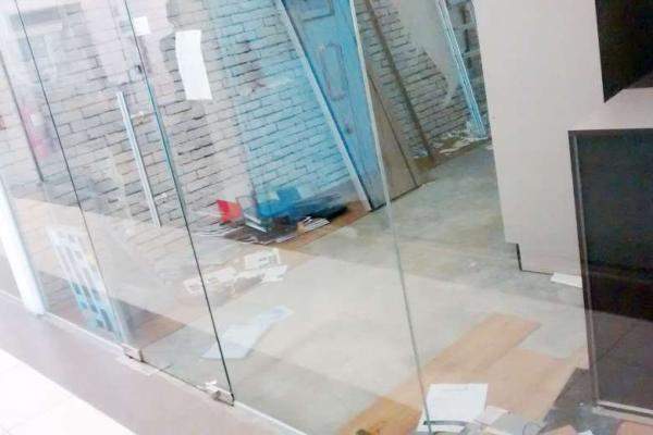 BEWARE! YET ANOTHER RENOVATION COMPANY. TAKE MONEY ONLY. WORK NO COMPLETE!