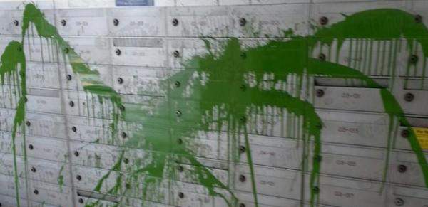 LOANSHARK HARASSMENT WITH GREEN PAINT SPLASHING AT OLD AIRPORT ROAD!