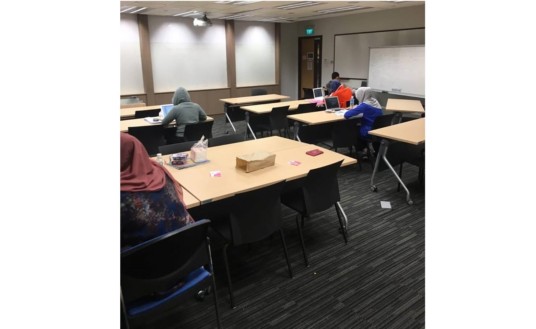 NUS STUDENT COMPLAIN ABOUT FELLOW CHOPING THE SEATS WITH TISSUE AND PAPER BAGS!