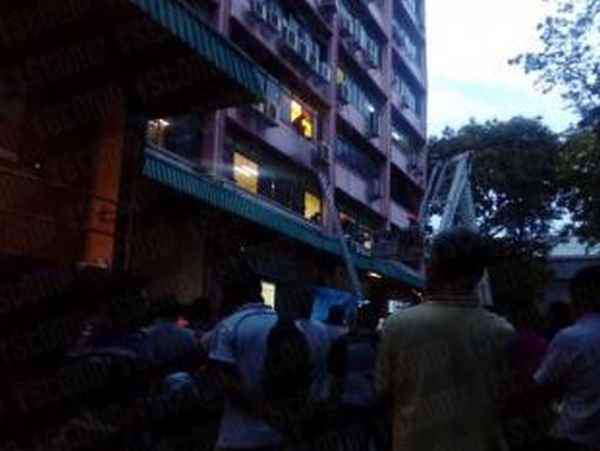 AT SIMS AVENUE FACTORY AIRCON TECHNICIAN FALLS 5 STOREYS DOWN!