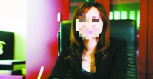 MY LESBIAN BOSS IS BIAS AGAINST GUYS: I QUIT!