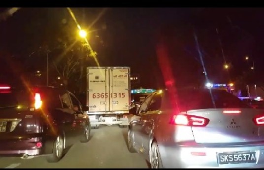 Accident at KPE towards TPE biker injured LAST NIGHT!