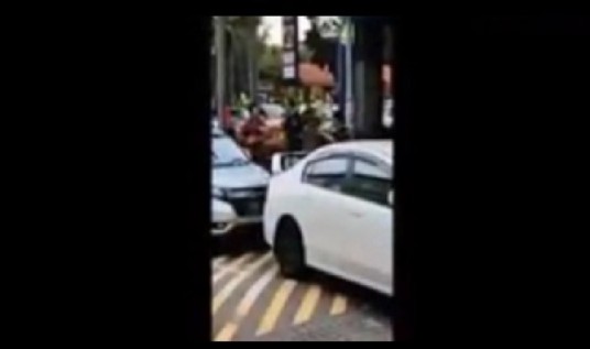 “Eh..Ehh..Eh Eh Eh” FIGHT AT ANG MO KIO AREA.(VIDEO)