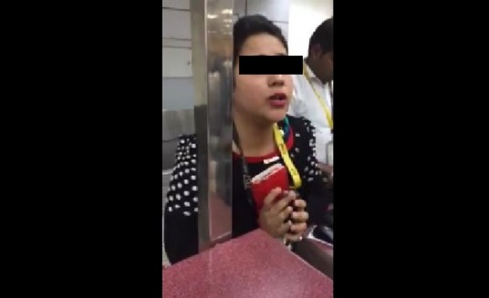 SCOOT PASSENGER GOT DENIED BOARDING FOR BEING “LATE”. BUT ALLOWED PASSENGER CAME AFTER TO BOARD(VIDEO)