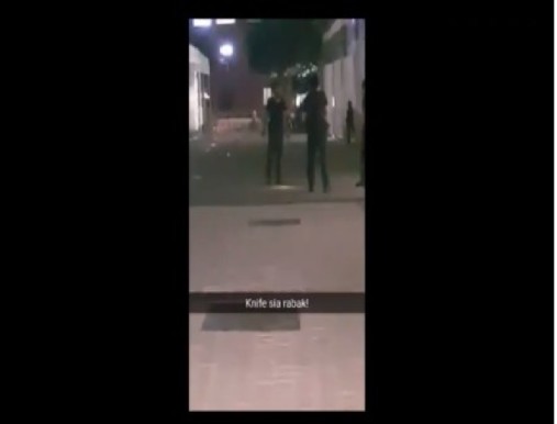 MAN HIGH ON DRUGS TRYING TO SLASH RANDOMLY AT WOODLANDS (VIDEO)