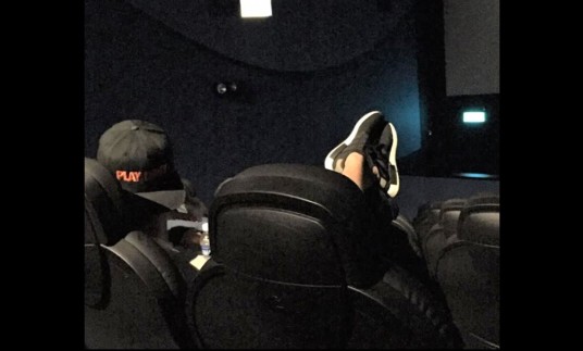 NETIZEN UNHAPPY WITH “AH BENG” SITTING IN PUNGGOL WATERWAY PARK CINEMA