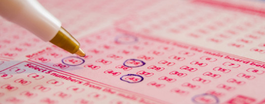 ACROSS ANG MO KIO HUNDREDS OF LOTTERY SLIPS STREWN, HUAT HAPPENED?