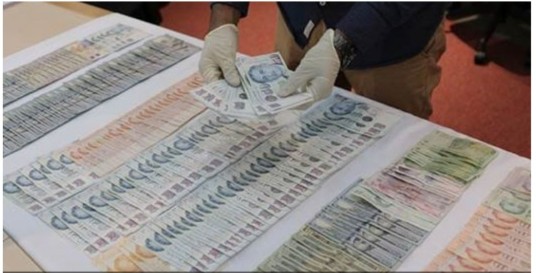 ANG MOHS FROM ROMANIA STEAL FROM SG SUPERMARKETS WHILE DISTRACTING THE CASHIERS!