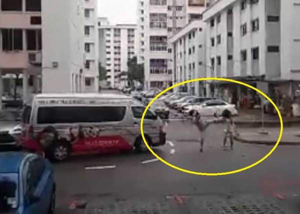 PRC GUY WACK WOMAN AT UBI TILL SHE FLY