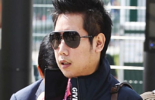 WANTED RED BULL HEIR LEFT HIS PRIVATE JET BEHIND AND LEAVE SINGAPORE!!!!