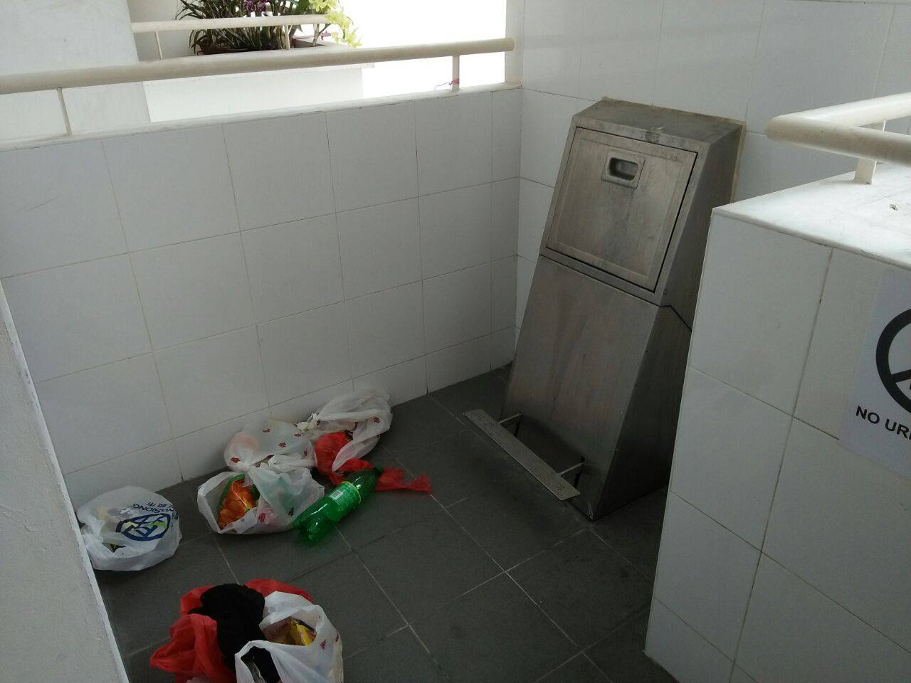 YISHUN NORTHLAND SECONDARY SCH STUDENTS LEAVE USED CONDOMS IN HDB CORRIDORS