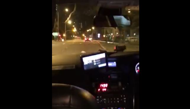 TAXI DRIVER DELIBERATELY SLOW DOWN AT GREEN TRAFFIC TO EAT MORE MONEY?