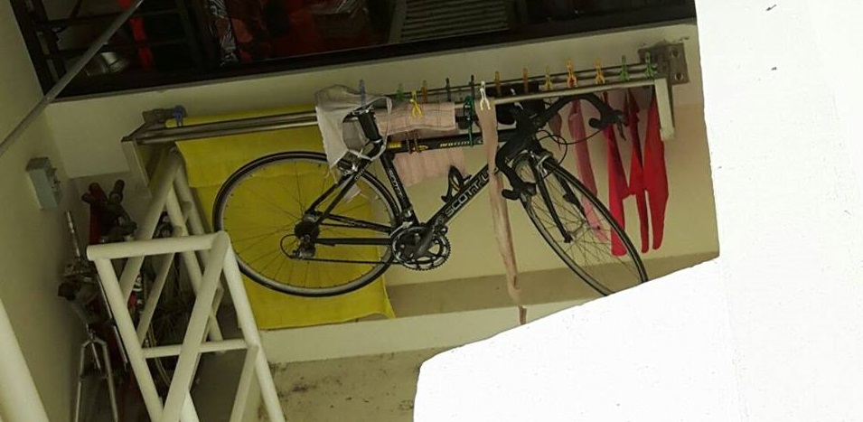 KILLER LITTER :BICYCLE GET PLACE ON KITCHEN AND AIR-CON LEDGE !!