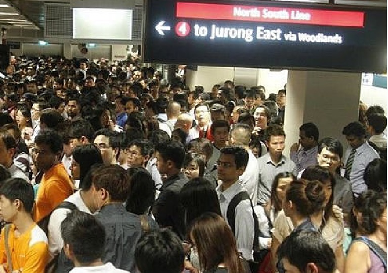 “MRT NORTH-SOUTH LINE SLOW AGAIN. WA LAN EH. GOT F BY MY FT BOSS”