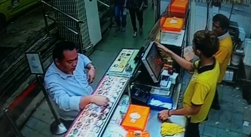 ANOTHER TAXI FARE EVADER AT JURONG. SOMEONE WANT FAMOUS?