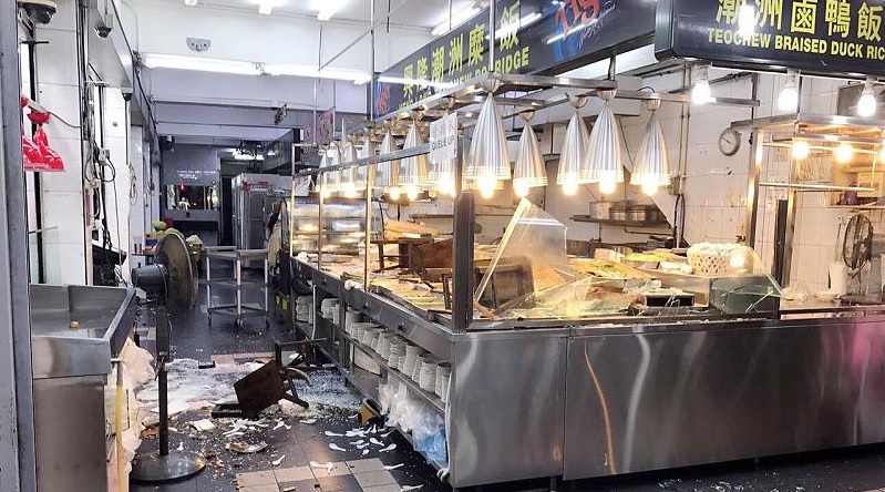 TEOCHEW PORRIDGE STALL @ SERANGOON DESTROYED AFTER A DISPUTE OF $28 BILL