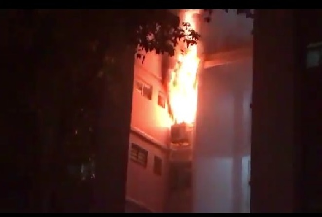 BIG FIRE AT WOODLANDS BLK 818 STREET 82 (VIDEO)