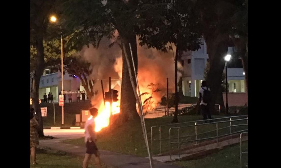 GRAB CAR PASSENGER GETS OUT IN TIME BEFORE CAR EXPLOSION (VIDEO)