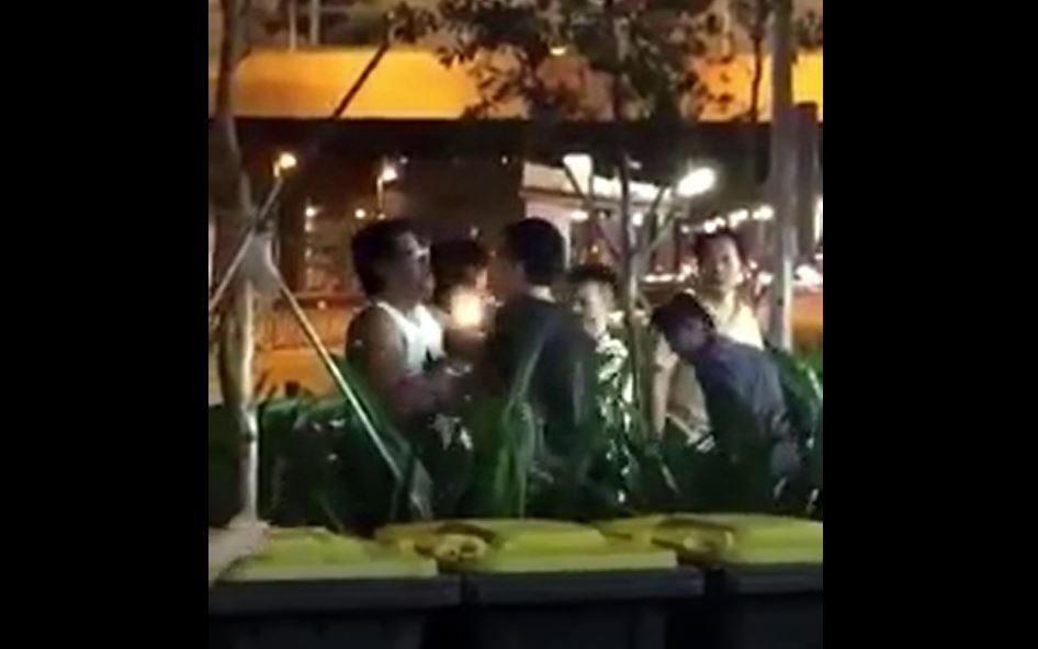 FIGHT AT CHINA TOWN UNTIL 3 POLICE CAR COME (VIDEO)