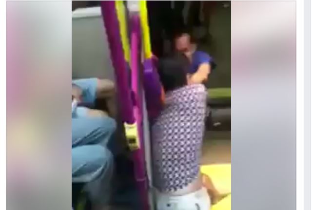 2 UNCLE FIGHTING ON SBS BUS OVER SEATS.(VIDEO)