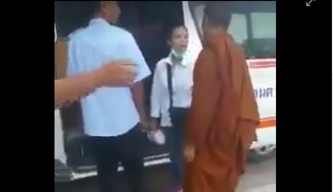 THAILAND – MONK FIGHTING IN PUBLIC. (VIDEO)